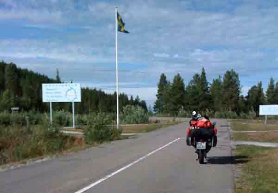 Foto Motorrad am Polarkreisschild